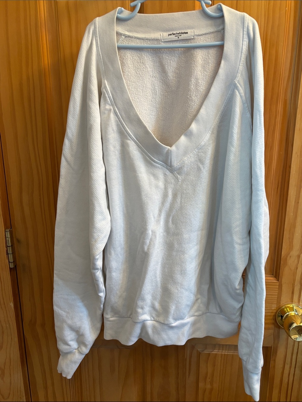 SINEAD V-NECK SWEATSHIRT